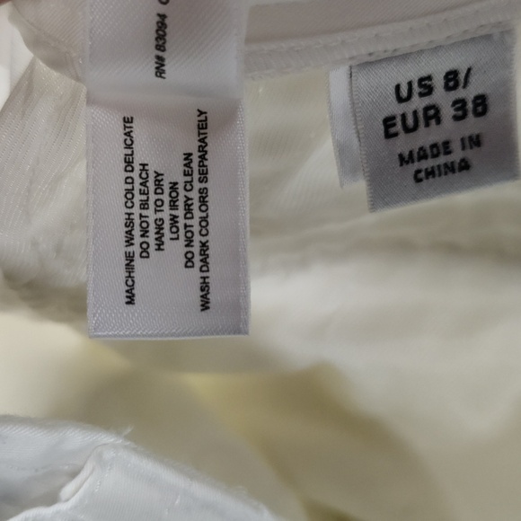 Annika Cutter & Buck White Bermuda Shorts, Size 8 - Picture 11 of 11